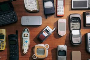 芬蘭文翻譯 Nokia 設計傳奇：重溫經典時代