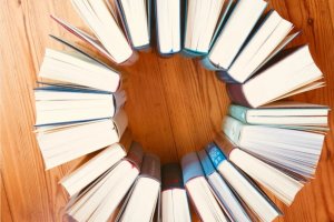 冰島 圖書館「療癒閱讀圈」 點亮極夜情緒低潮