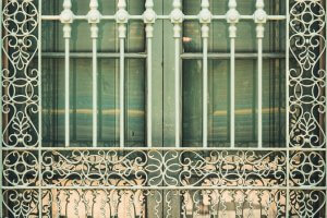 阿拉伯文翻譯 × 窗花藝術：牆與窗之間的文化秘密？