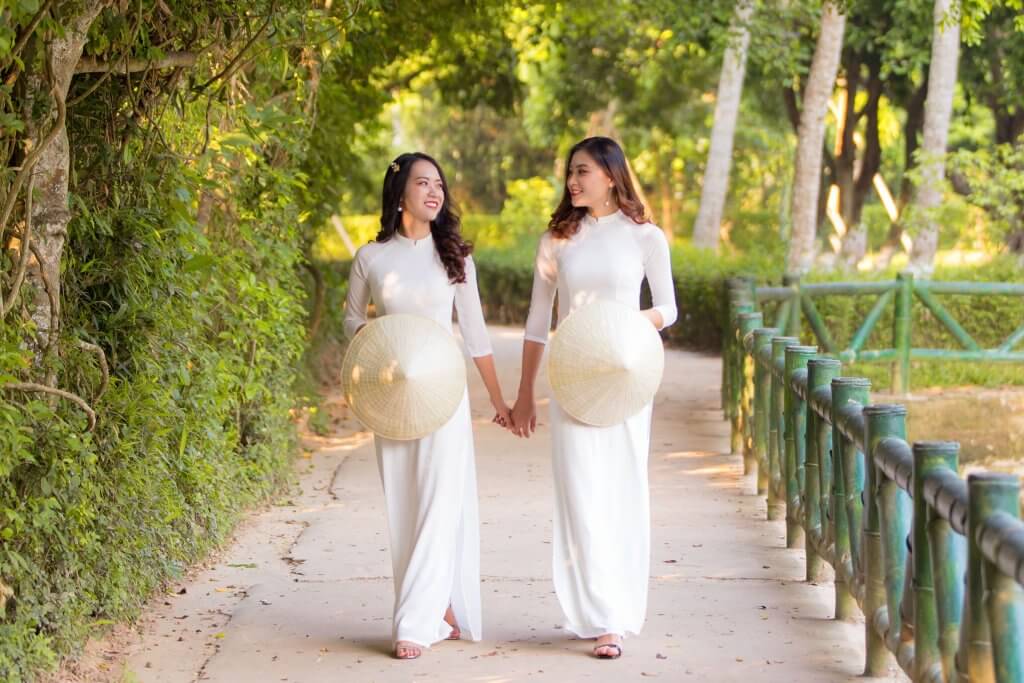 越南文翻譯 - 越南 國服「奧黛」為什麼這麼漂亮？