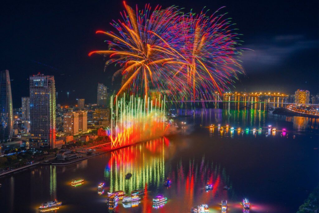 越南 峴港夏夜大戰！ 國際煙火競賽點亮漢江夜空